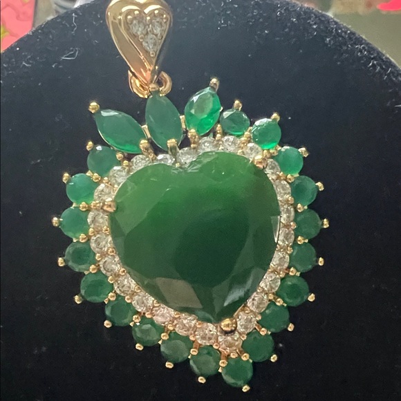 Elegant Asian Jewelry Green Emerald Heart cubic Pendant. Fashionable Attractive - Picture 6 of 8
